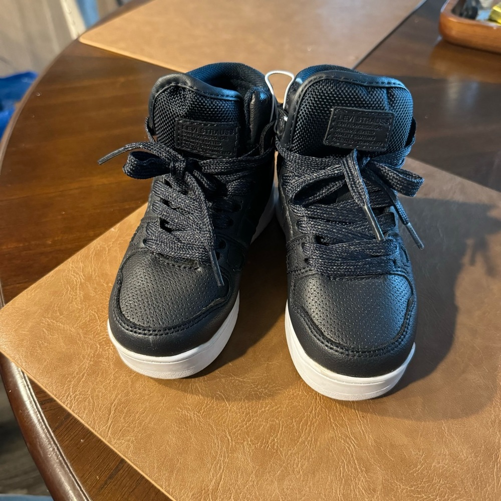 Levi’s Toddler Hightop shoes- size 8 US